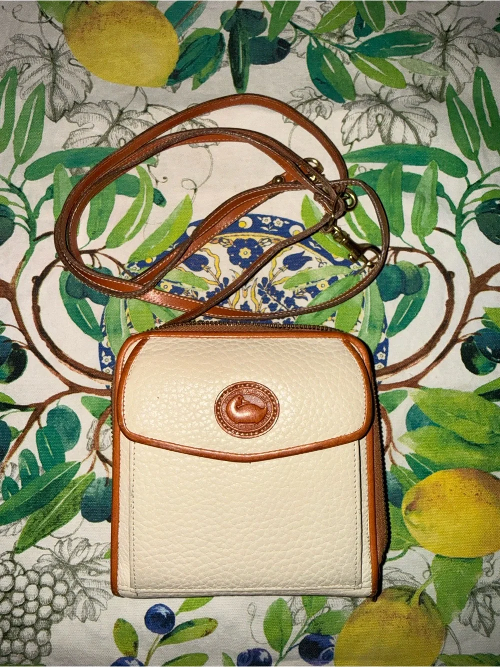 Vtg Mini Zipa-Long Wallet Cream Pebbled Leather w/ Tan Trim